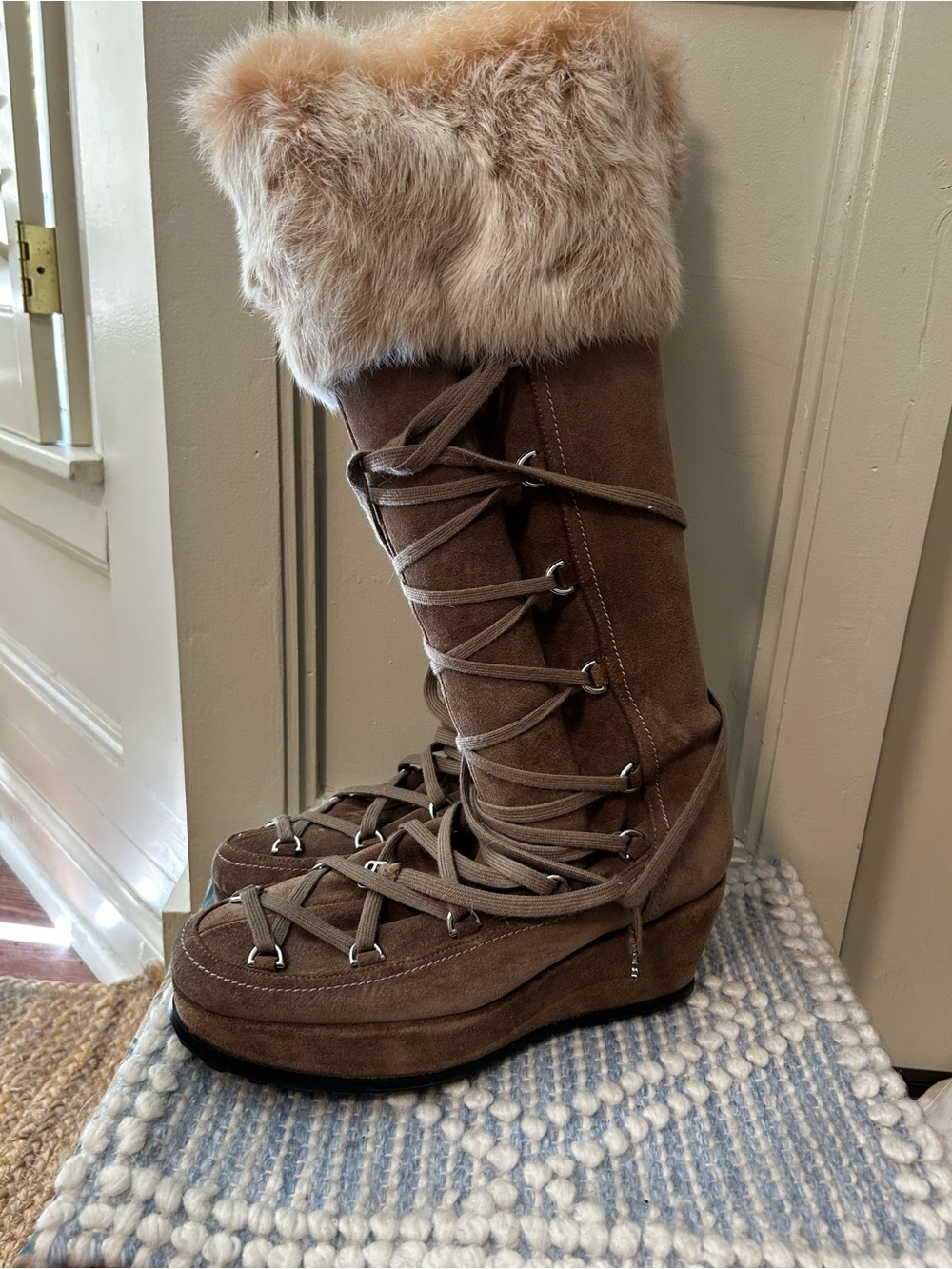 Stuart Weitzman Y2K Brown Suede Fur Trim Platform Wedge Aprés Leather Boots 8.5 - Picture 2 of 6